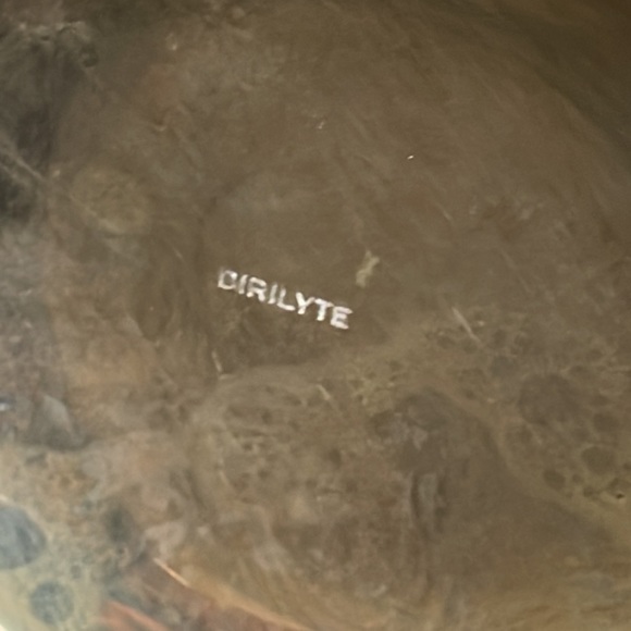 Vintage dirilyte sugar bowl and creamer set brass finish . Needs a good polish - Picture 8 of 11